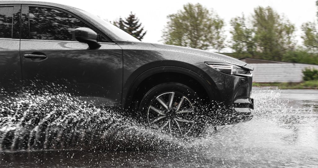 Qué es el aquaplaning y cómo evitarlo: guía práctica para conductores