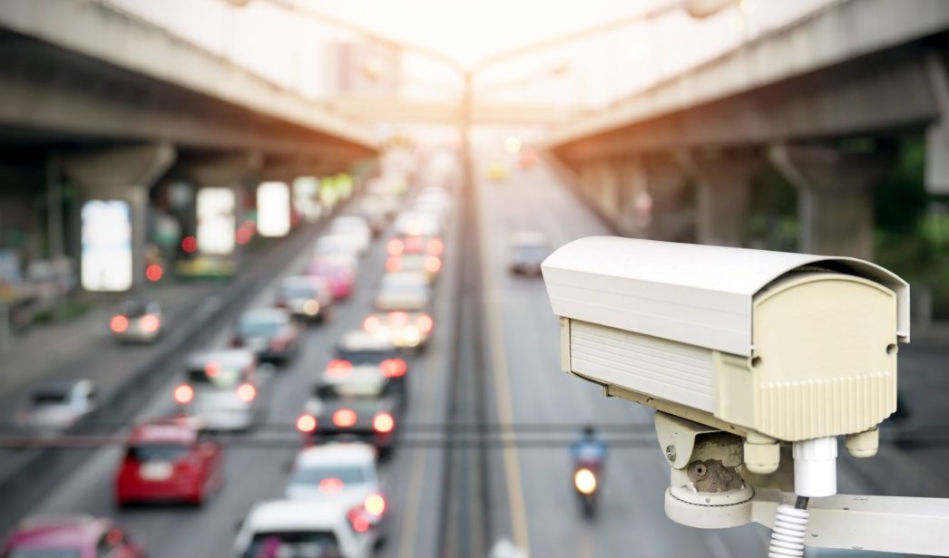 Cámaras de la DGT con IA: cómo funcionan y cómo evitar multas