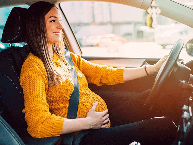 ¡Embarazada al Volante o como Copiloto!  La Guía Definitiva del Cinturón de Seguridad para Futuras Mamás