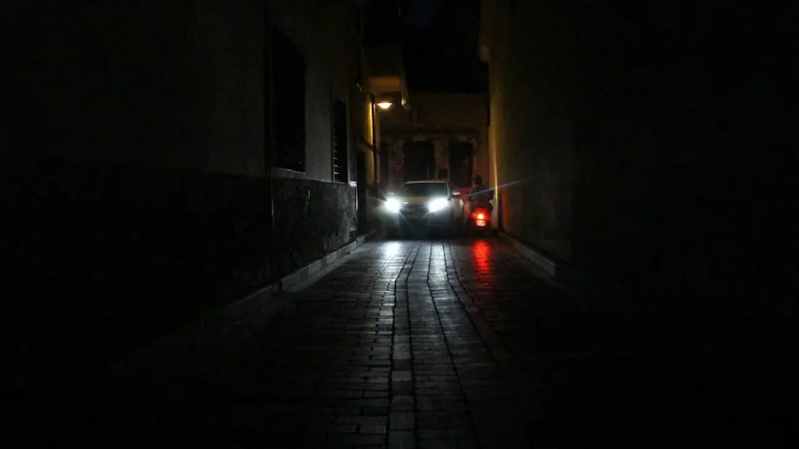 Conducción Nocturna Segura en Zaragoza: Los 5 Peligros «Invisibles» y Cómo Evitarlos