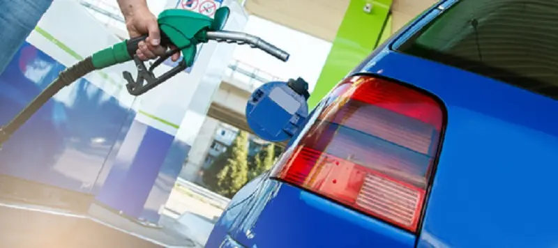 ¿Gastan más combustible los coches automáticos? La verdad sobre el consumo frente a los manuales