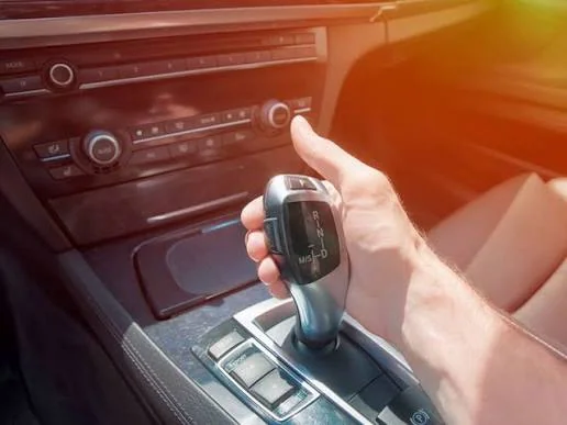 ¿Merece la pena hacer las prácticas con un coche automático en 2026?