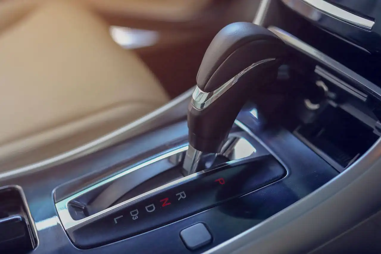 Ventajas de aprender a conducir con coche automático: por qué cada vez más alumnos lo eligen